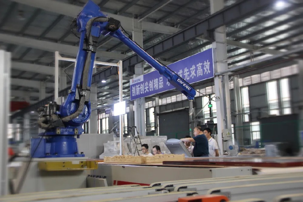 智能机器人喷涂助推木器涂装产业升级！